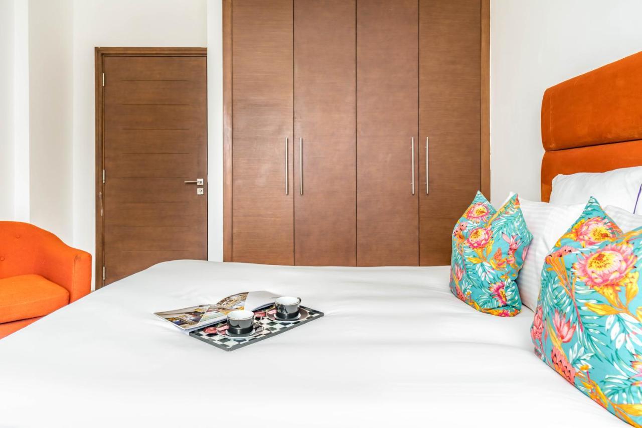 דובאי Dream Inn Apartments- West Wharf Tower Canal View מראה חיצוני תמונה