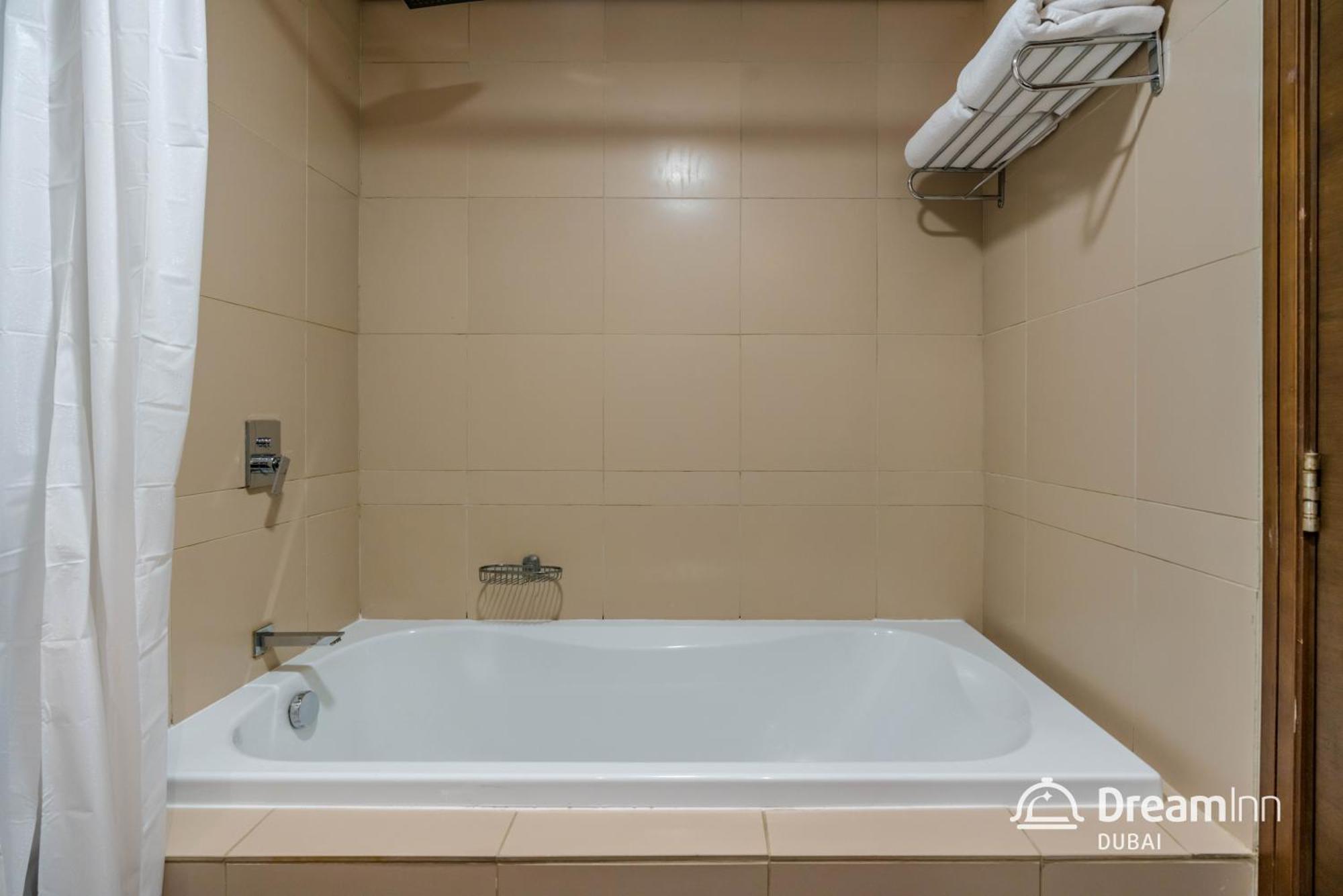 דובאי Dream Inn Apartments- West Wharf Tower Canal View מראה חיצוני תמונה